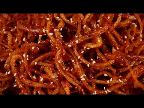 식초를 넣어주세요. 진미채 볶지 말고 쪄보세요. 정말 맛있어요~