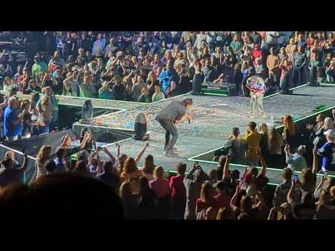 A 2/3 DC Talk reunion in Tampa.  Michael Tait and Toby Mac  "JESUS FREAK"