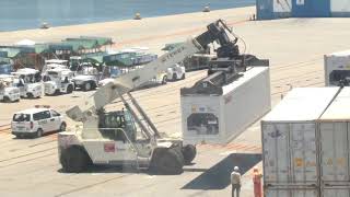 Mucho trabajo en los muelles portuarios