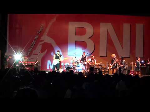 Sandhy Sondoro performing "Down On The Street"  (Live at Blues Fest 2011)