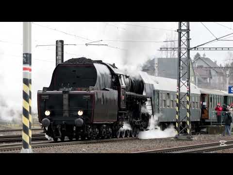 Raketový rozjezd plzeňské parní lokomotivy 475.111 "Šlechtična" směr Mariánské Lázně. 