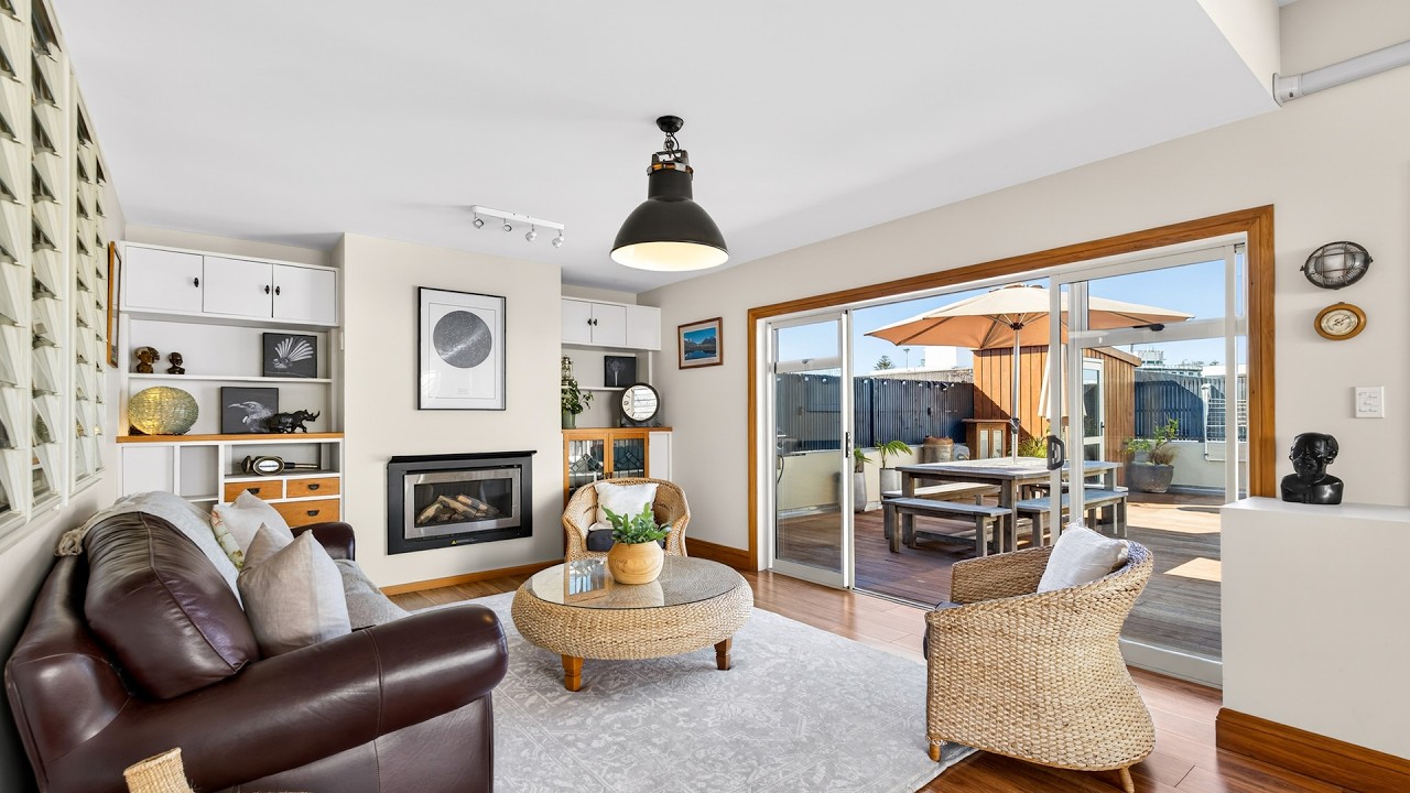 Timeless Art Deco Apartment with City Parking