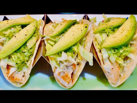 Tacos de pescado con salsa verde cruda. Riquísimos!