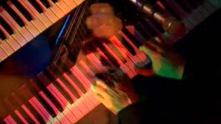 Bruce Hornsby and the Noisemakers - "Mandolin Rain"
