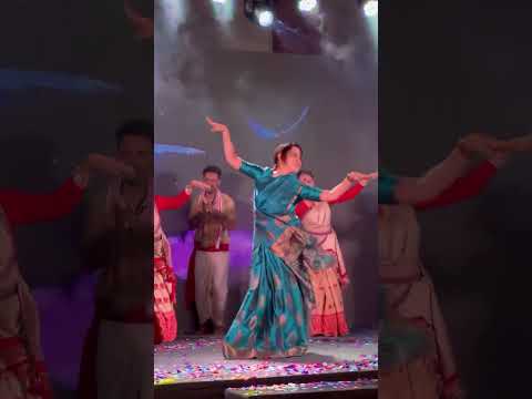 হালিজালি বিহু নাচিছে চিৰসেউজ অথিনেত্ৰী বৰষা ৰাণী বিষয়াই 😍 #barsharanibishaya #bihu