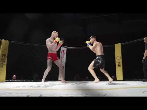 Ollie Sarwa moves to 3-0 as a Pro, 3 KOs which this vicious finish at #CWSE32