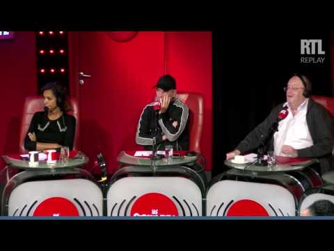 Christine Bravo reçoit une couche en cadeau - RTL - RTL