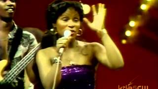 Rufus ft Chaka Khan - Tell Me Something Good (Soul Train 1974)