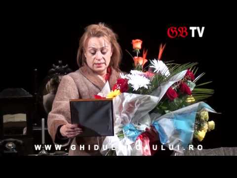 Adriana Trandafir a fost aplaudata minute in sir la finalul piesei Pasarea Maiastra