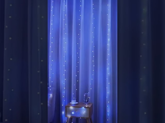Vídeo relacionado con IXTRIMA Cortina de luz de 120 LED de 3 m, luz azul, cable blanco, IP65, extensible, con cables colgantes en longitudes alternas (30-70-40-60 cm) para efecto cascada