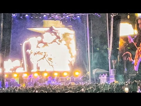 Iggy Pop - Five Foot One @ Cruel World Festival 2023 (w/ the end of Rune by Noveller intro)