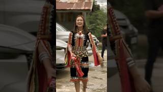 Download lagu Terpesona oleh kecantikan alami gadis Dayak IBAN kalimantan mp3