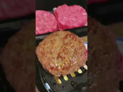 SGWC TRIES THE WAGYU WAHLBURGER!!!!  Are Wahlburgers Worth the Price????