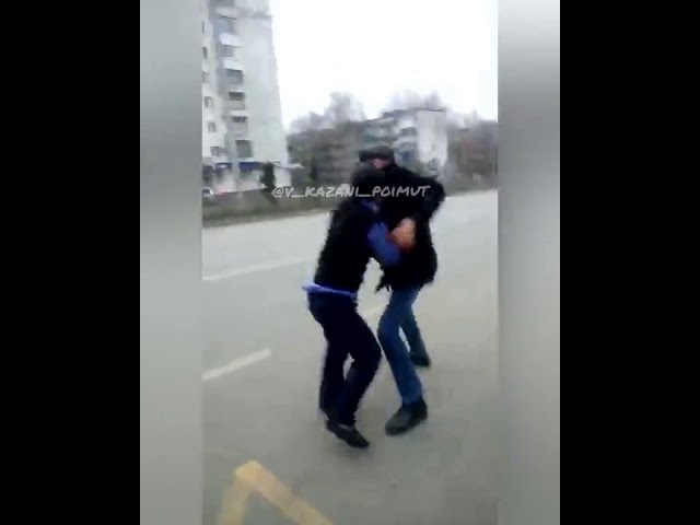 Драку кондуктора, водителя и безбилетника в Казани сняли на видео