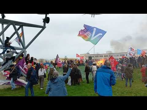 Grève du 23 mars, Rochefort : manifestation contre la réforme des retraites au rond-point de l'avion