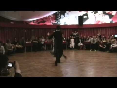  Mayra Galante  and  Silvio Grand  are  dancing  to  the  tango  "  Recuerdo  "