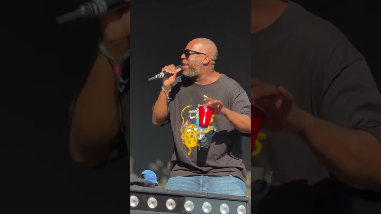 Common brought Robert Glaspwr out to spit some bars 😂 🎥: The Roots