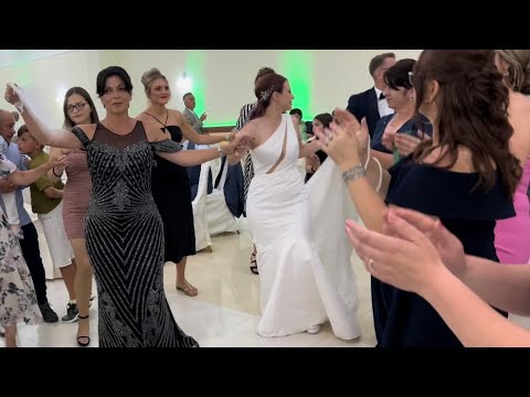 SVADBA VESELA  -PESNA ZA BABATA (Majka na Nevestata)-Tuse & Oskar bend