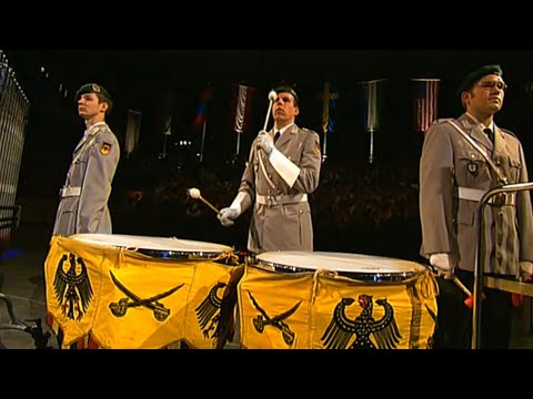 Preußischer Zapfenstreichmarsch: Musikkorps der Bundeswehr 13. Berliner Militärmusikfest 2007