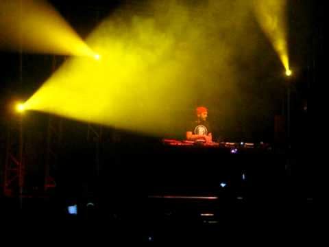 STeVe aNGeLLo LiVe @ 4TH & B (10)