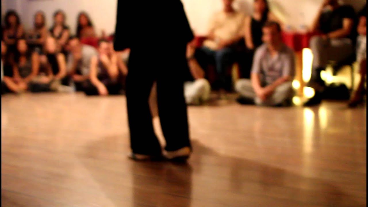 Video thumbnail for Pablo Inza y Soledad Larretapia_8 octubre 2011 en bellos aires