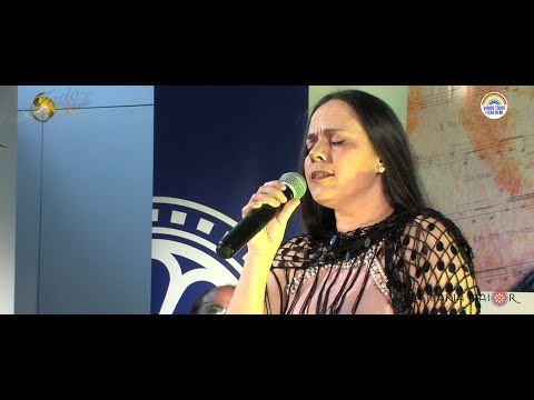 CARLA ARRUDA ao vivo  "Os Loucos" | #FadoTV