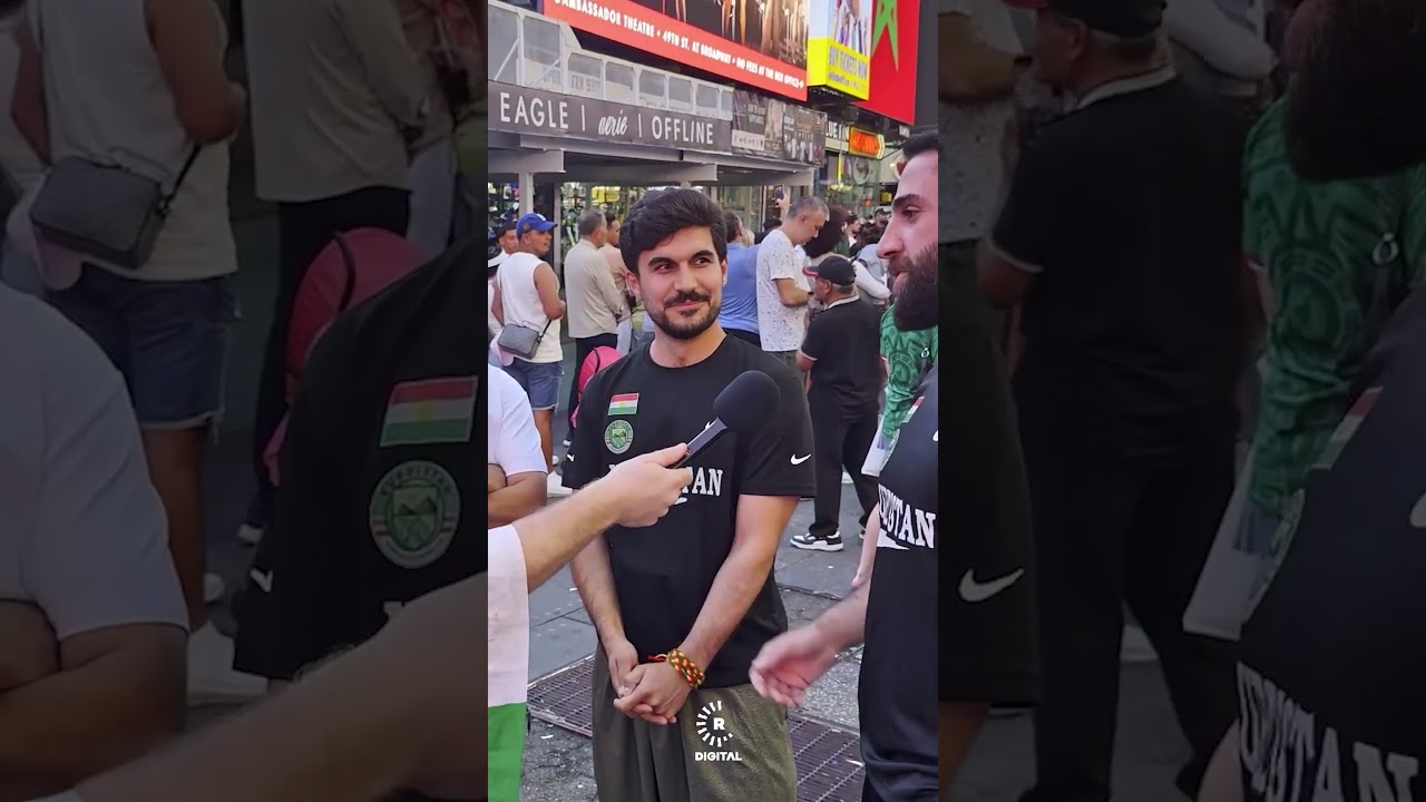 ڤیدیۆ | چەند گەنجێکی کورد بە تیشێرتی کوردستان و شەرواڵەوە لەپڕ دەچنە لای⁩ ⁨ سوورە  لە تایمز سکوێری نیویۆرک