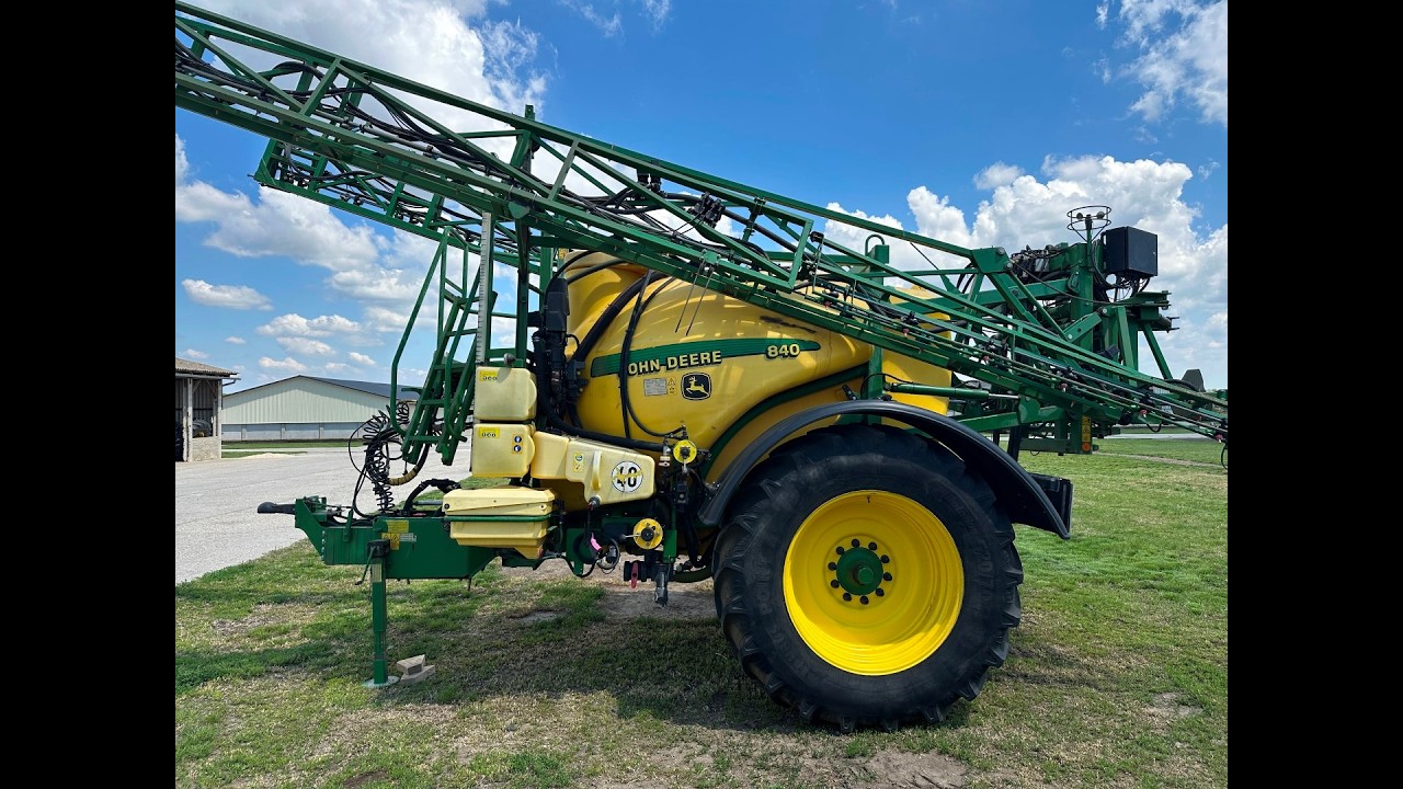 John Deere 840 vontatott permetezőgép 30 m keret, vonórúd-kormányzás, ISOBUS