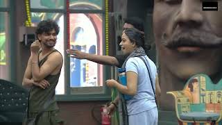 Download lagu WM steals Divya's picture mp3