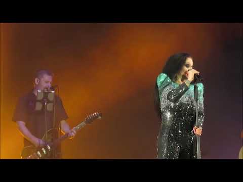 Fangoria - Momentismo Absoluto (Directo Gira Existencialismo Pop)