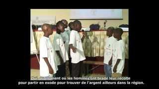 preview picture of video '«Le warrantage équitable » Pièce de théâtre, élèves des écoles passerelles de l'ONG VIE, Niger'