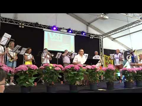 01 - 't Klein Muziekske - A Swinging Safari