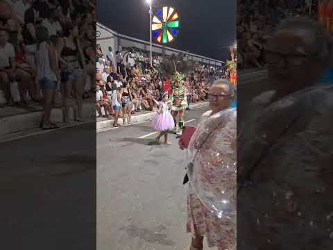 Tombos MG, foi lindo, eu e minha pequena só no samba, que orgulho, meu 1° desfile, que energia