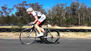 preview picture of video 'FELICITY WARDLAW at Australian Masters Criteriums in Marulan NSW'