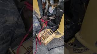 JOHN DEERE 250 SERIES II BATTERY CHANGE