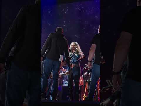 All hail our country queen 👸 @mirandalambert