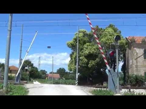 Passaggio a livello di via Banzi - Cento - Budrio (BO) / Level Crossing / jernbaneoverskæring