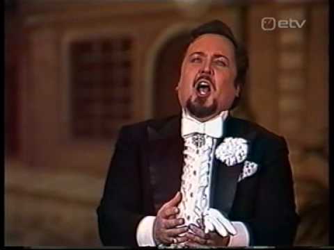 Hendrik Krumm sings "Dein ist mein ganzes Herz"