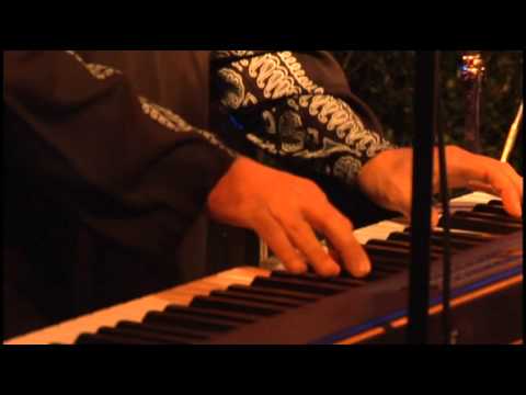 Tristesse - Telo Borges e Luiza Lara (Milton Nascimento e Telo Borges)