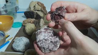 What is the difference between a Geode and a Thunder Egg?