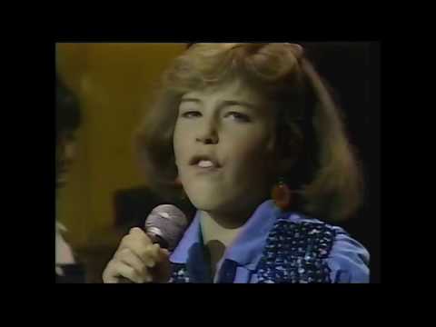 KIDS Incorporated - Into The Groove (Remaster w/Live-Look)
