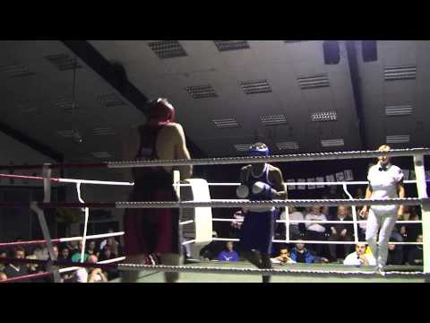 TuS Syke Boxkämpfe 25.09.10 Buxtehude Anatoli 1. Kampf (Einlagekampf) Runde 1.avi