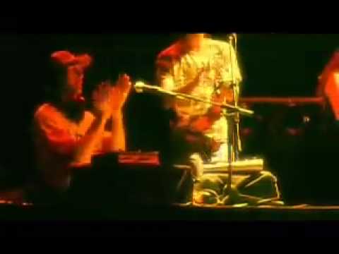 Ojos de Brujo  ft  faada freddy, daara j - get up stand up