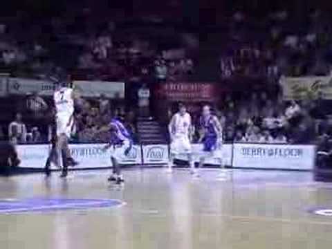 08 17-11-07 BCO-Mons - Brunner ziet z'n bal uit het doel rol