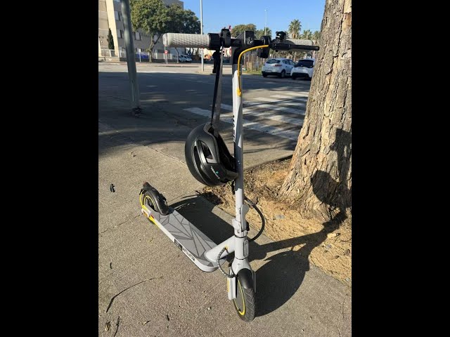 Vídeo relacionado con MASCOOTER S1 | Patinete Eléctrico Adultos Homologado DGT - Intermitentes & Regeneración de Batería al Frenar - 300W, 600W MAX, 20km Autonomía, Ruedas 8.5" Aire - Frenos Eléctricos y de Disco