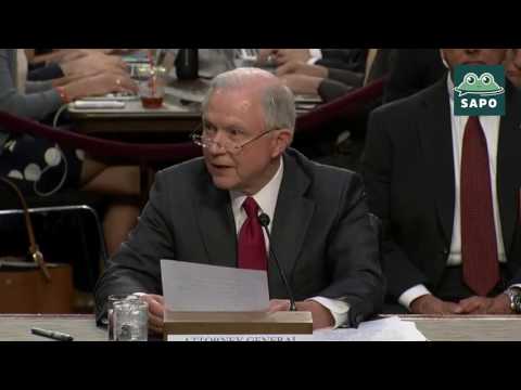 (EN ESPAÑOL) Sessions contradice Comey sobre intercambio con Trump (06/13/17)