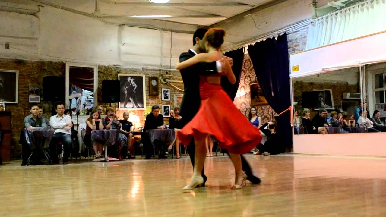 Ozgur Demir and Marina Marques, show at milonga Planetango