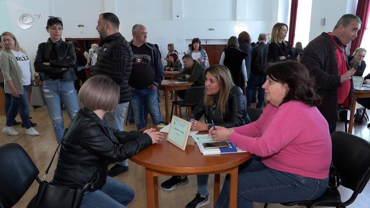 Десетки безработни и работодатели се включиха в трудова борса в Смолян