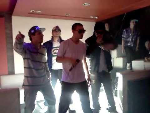 El Miki - Mujer especial (Remix ft. Daryus & Eme-D) (Live in UQ Bar).mp4