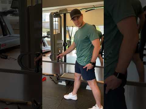 Stående roing med kabel - Cabel Row